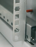 Настенный шкаф ITK Linea W Монтажные профили по высоте имеют юнитовые насечки